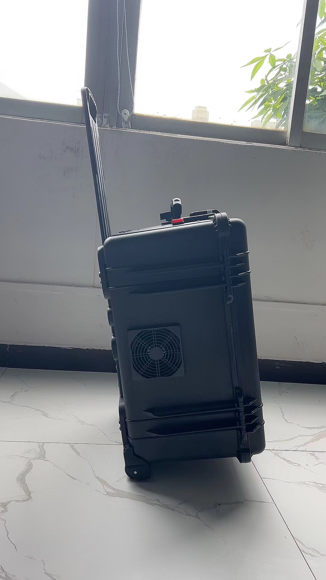 紫金手拉箱型移动通信干扰器